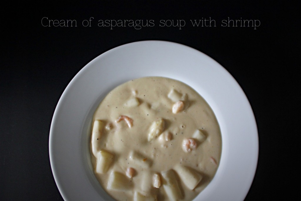 Cream of asparagus soup with shrimp - Gourmet Elephant
