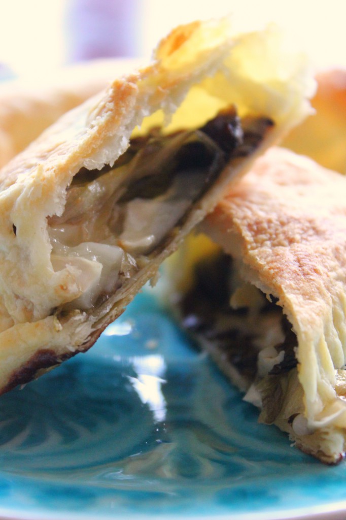 Puff pastry pockets with radicchio and goat cheese - Gourmet Elephant